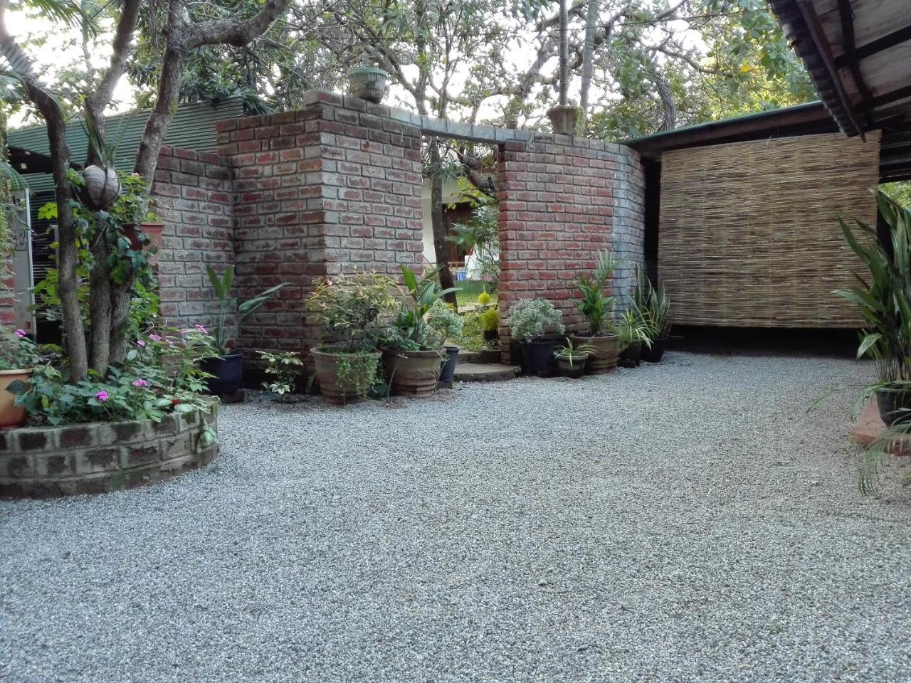 Mowgli Cottage Szigirija Kültér fotó